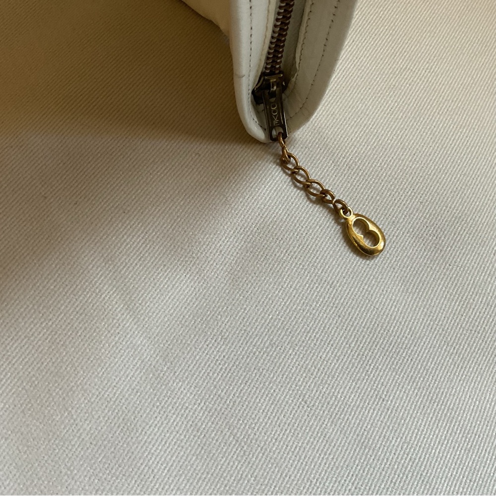 Vintage 70's Dove Zipper White Leather Understated Clutch Purse Bag - Picture 7 of 9